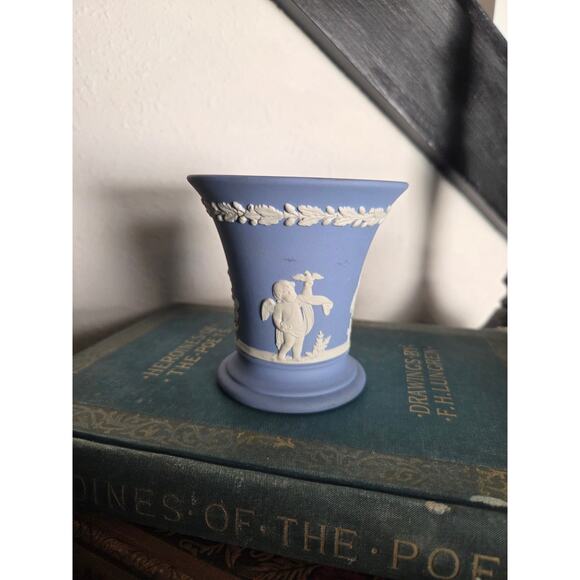 Wedgwood Blue Jasperware Mini Vase 3.5" Made in England Cupid Relief Vintage - Picture 4 of 10